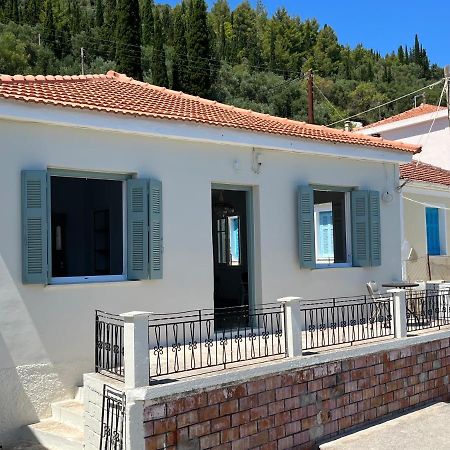 Modern Cottage On The Sea Vathy  Bagian luar foto