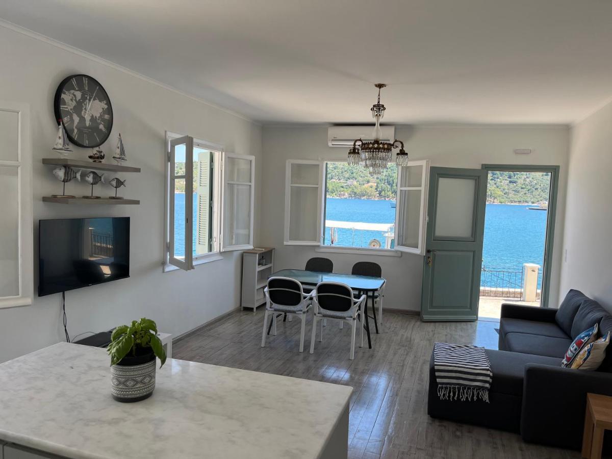 Modern Cottage On The Sea Vathy  Bagian luar foto